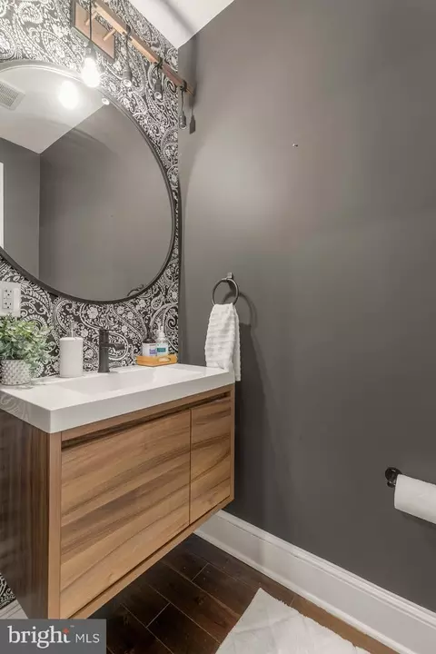 Bath - 421 10th St NE, Washington, DC 20002 photo 2 of 5