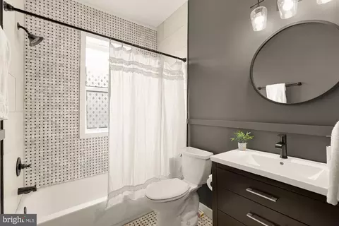 Bath - 421 10th St NE, Washington, DC 20002 photo 3 of 5