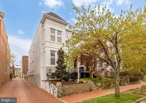 421 10th St NE, Washington, DC 20002