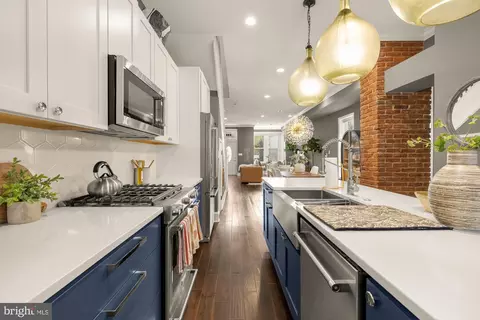 Entry Way - 421 10th St NE, Washington, DC 20002 photo 2 of 2