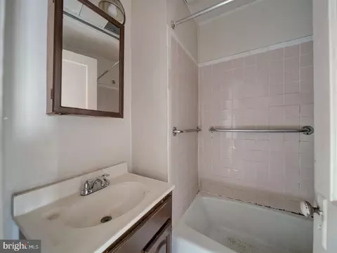 1709 L St NE, Washington, DC 20002 photo 24