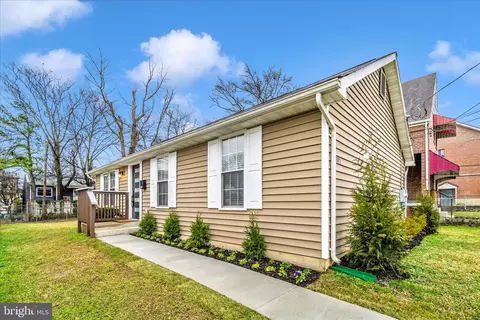 1015 48th Pl NE, Washington, DC 20019