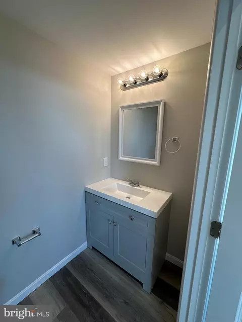 Bath - 1812 H Pl NE #409, Washington, DC 20002 photo 1 of 3