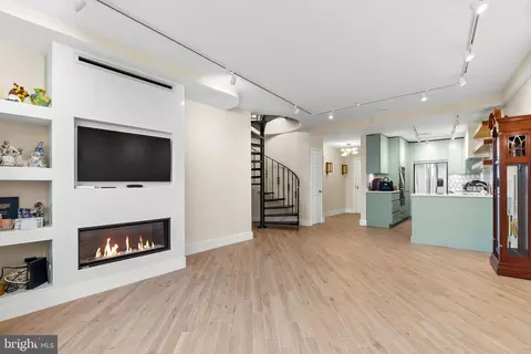 700 New Hampshire Ave NW #1512, Washington, DC 20037