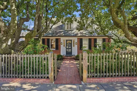 3515 36th St NW, Washington, DC 20016