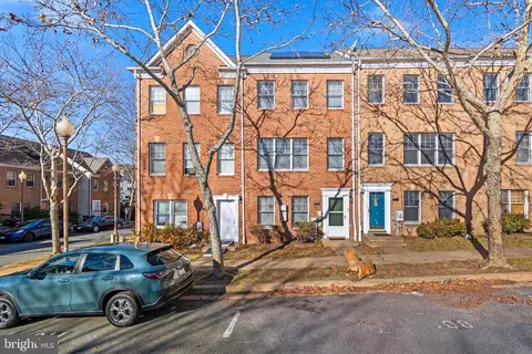 802 Hr Dr SE, Washington, DC 20032