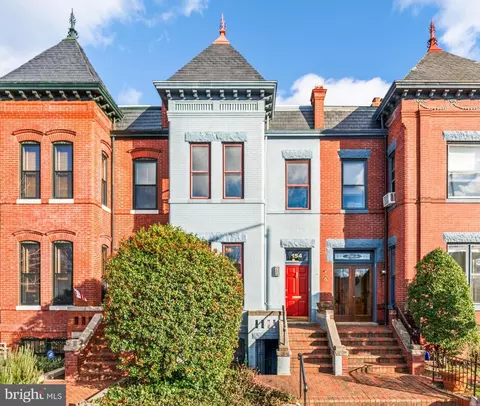 154 13th St SE, Washington, DC 20003 photo 2