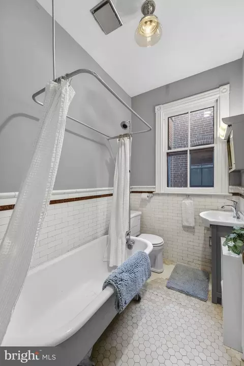 154 13th St SE, Washington, DC 20003 photo 27
