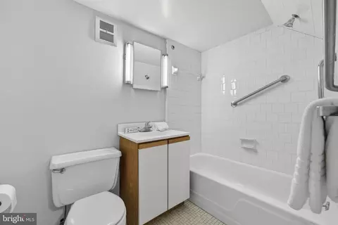 154 13th St SE, Washington, DC 20003 photo 37