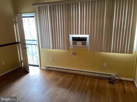 Living - 504 23rd Pl NE, Washington, DC 20002 photo 2 of 4