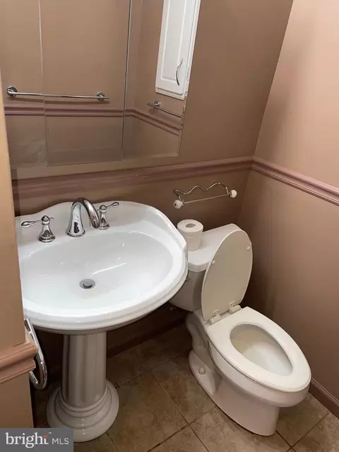 Bath - 504 23rd Pl NE, Washington, DC 20002 photo 1 of 5