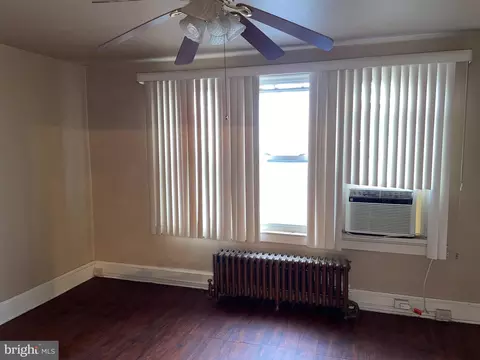 Living - 504 23rd Pl NE, Washington, DC 20002 photo 4 of 4