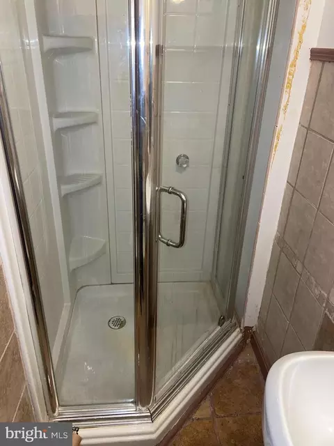 Bath - 504 23rd Pl NE, Washington, DC 20002 photo 4 of 5