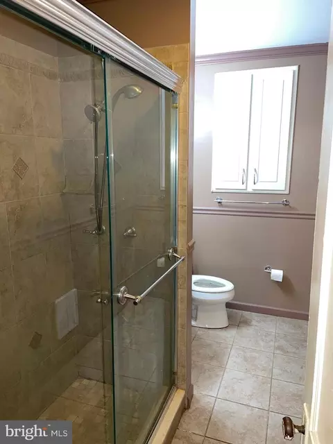 Bath - 504 23rd Pl NE, Washington, DC 20002 photo 2 of 5