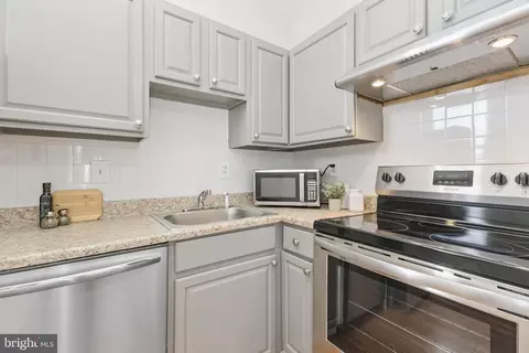 Kitchen - 7 18th St SE #208, Washington, DC 20003 photo 3 of 3