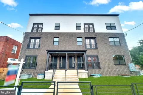 854 Xenia St SE #102, Washington, DC 20032