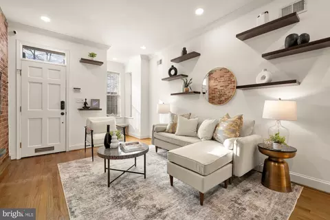 706 L St SE, Washington, DC 20003 photo 3