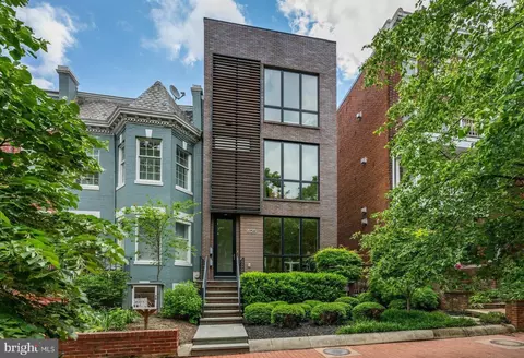 625 5th St NE #1, Washington, DC 20002