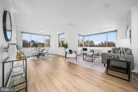 4000 Tunlaw Rd NW #811, Washington, DC 20007