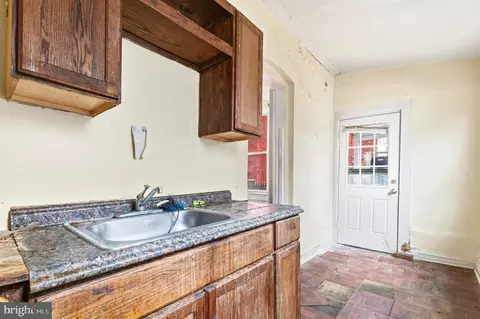 Entry Way - 744 Gresham Pl NW, Washington, DC 20001 photo 2 of 7