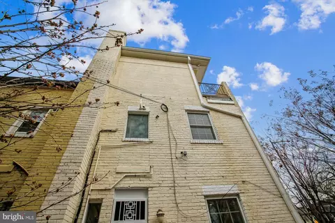 Exterior - 37 17th St SE, Washington, DC 20003 photo 6 of 7