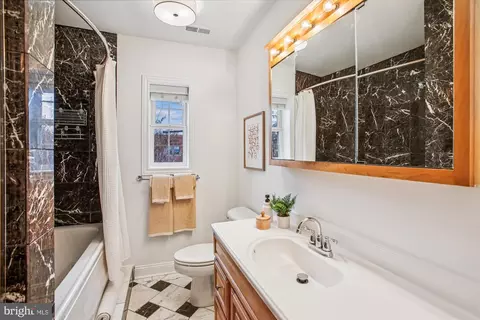 Bath - 37 17th St SE, Washington, DC 20003 photo 2 of 4