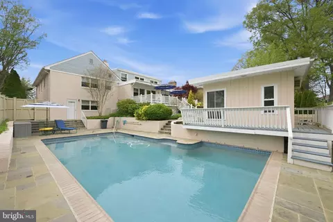 7041 31st St NW, Washington, DC 20015