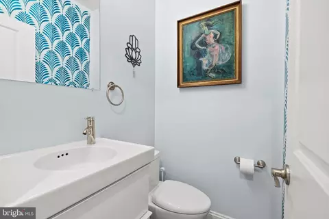 Bath - 712 C St NE, Washington, DC 20002 photo 1 of 3