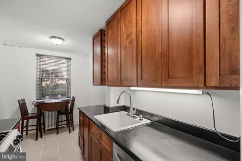 4581 Macarthur Blvd NW #103, Washington, DC 20007 photo 12