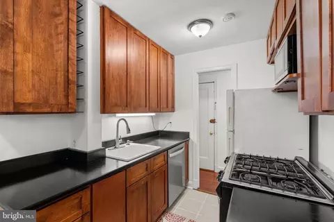 4581 Macarthur Blvd NW #103, Washington, DC 20007 photo 9