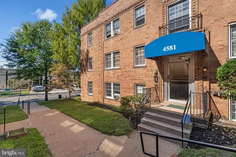 4581 Macarthur Blvd NW #103, Washington, DC 20007