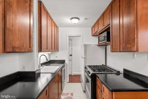 4581 Macarthur Blvd NW #103, Washington, DC 20007 photo 10