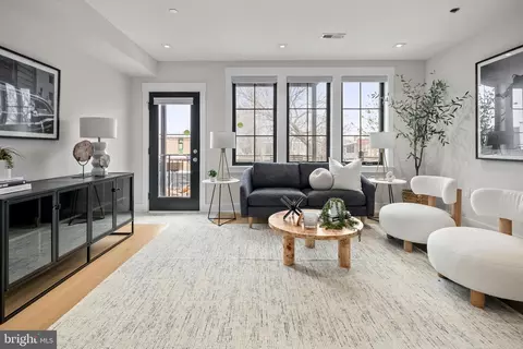 330 16th St SE #2, Washington, DC 20003