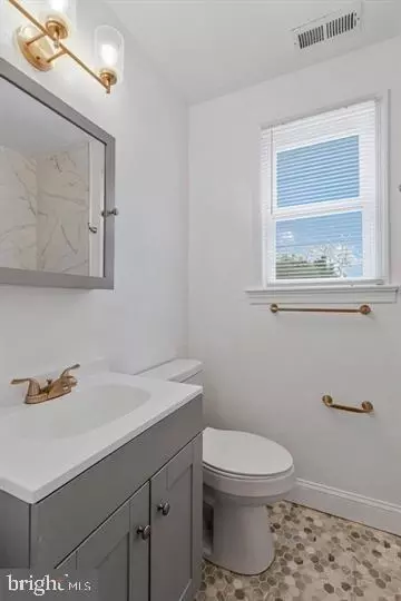 Bath - 19 Atlantic St SE, Washington, DC 20032 photo 2 of 4