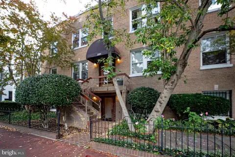 220 13th St SE #24, Washington, DC 20003