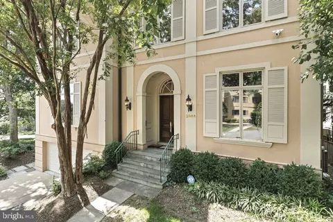 2944 University Ter NW, Washington, DC 20016