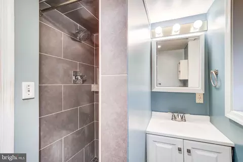 Bath - 602 E Capitol St NE, Washington, DC 20003 photo 4 of 4