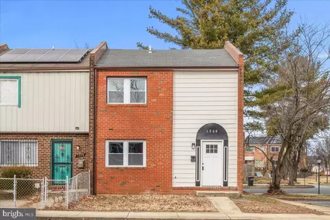 1360 Barnaby Ter SE, Washington, DC 20032