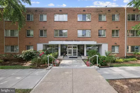 2710 Macomb St NW #418, Washington, DC 20008