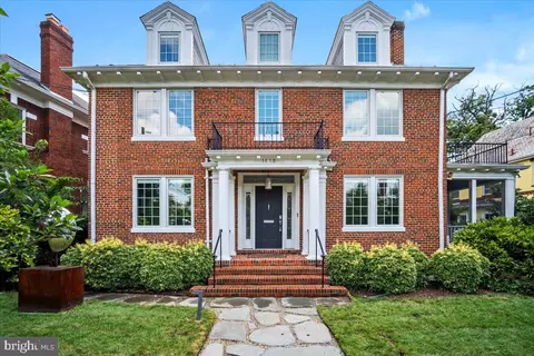 1610 Crittenden St NW, Washington, DC 20011