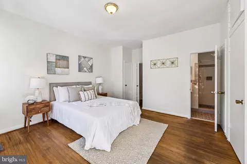 812 N Carolina Ave SE, Washington, DC 20003
