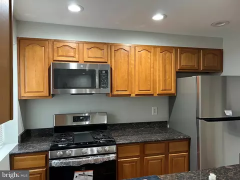 3868 9th St SE #101, Washington, DC 20032