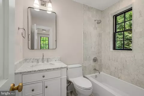2710 36th St NW, Washington, DC 20007 photo 21