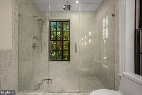 2710 36th St NW, Washington, DC 20007 photo 17