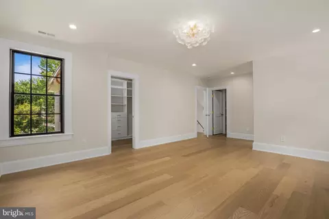 2710 36th St NW, Washington, DC 20007 photo 16