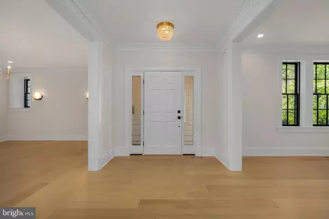 2710 36th St NW, Washington, DC 20007 photo 4