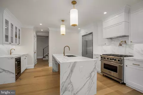 2710 36th St NW, Washington, DC 20007 photo 13