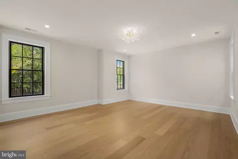 2710 36th St NW, Washington, DC 20007 photo 15