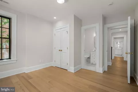 2710 36th St NW, Washington, DC 20007 photo 23