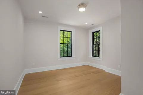 2710 36th St NW, Washington, DC 20007 photo 22